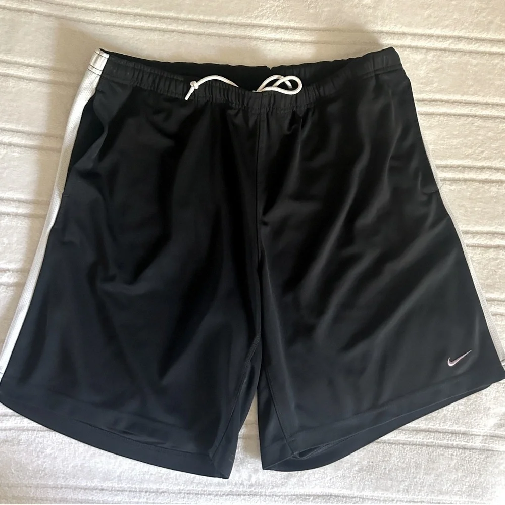 Nike Black and White Athletic Mens Shorts  Lightweight Performance​​​​​​​
